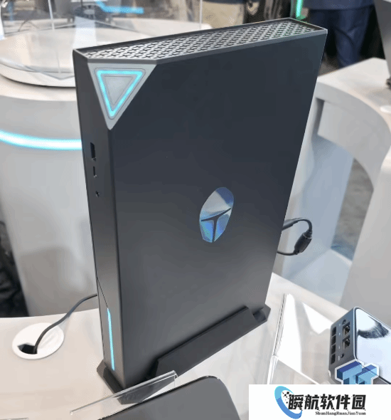 RTX 5090迷你主机亮相！随时随地4K、120帧游戏