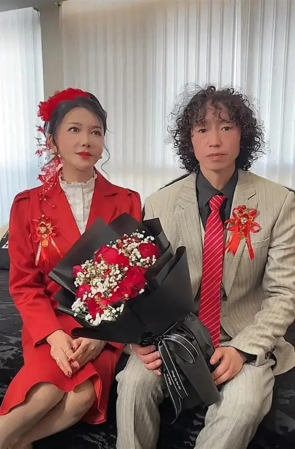 《我的滑板鞋》歌手庞麦郎结婚了？网友炸锅：营销吧？