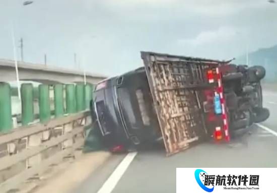 劳斯莱斯托运途中翻车 车主代位求偿遭车险公司拒赔！法院判了