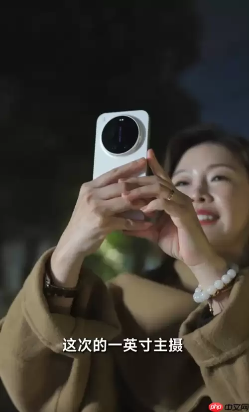 小米17 Ultra真机首曝光！新一代“夜神”，但确定要涨价