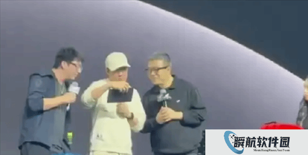 王自如现身公司年会发年终奖 全员现金多发1.5倍