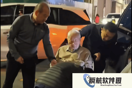 94岁台积电创始人张忠谋罕见露面 坐轮椅与黄仁勋共进晚餐