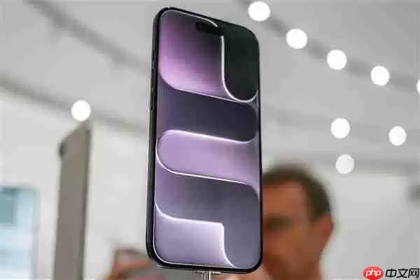 为了塞进第二颗摄像头 iPhone Air 2首发定制超薄Face ID