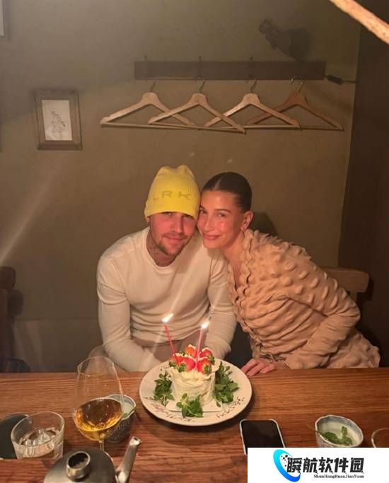 贾斯汀·比伯32岁生日 与老婆海莉甜蜜庆生