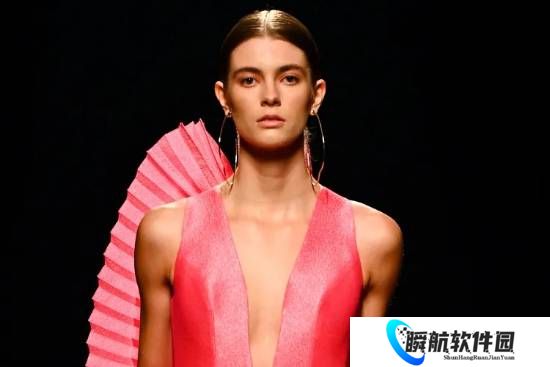 21岁国际超模被发现死于家中 现场未发现暴力痕迹