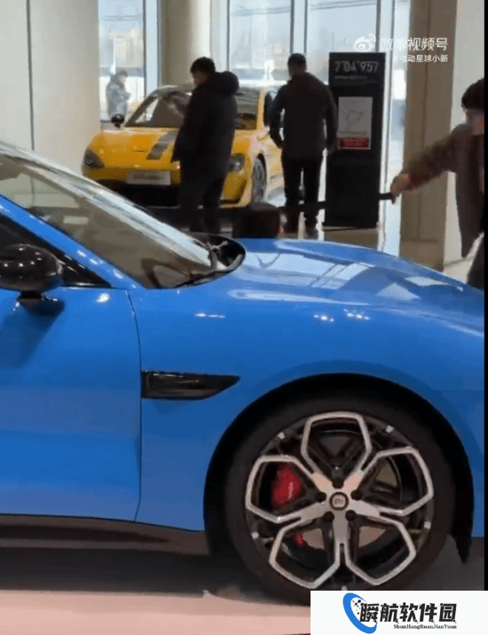 新一代小米SU7已到店 卡布里蓝车身夺目：一眼就能认出
