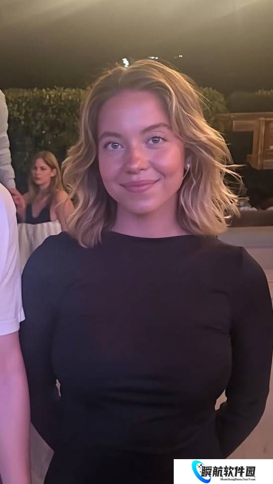 悉尼妹素颜照到遭网友抨击：太一般！也就路人水平