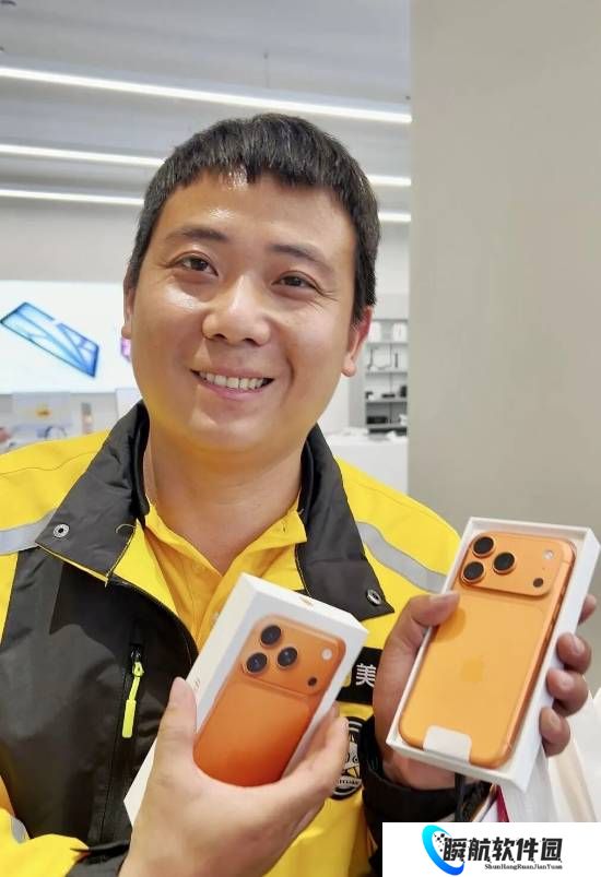 美团小哥获万元圆梦金 转身给老婆买了iPhone 17 Pro