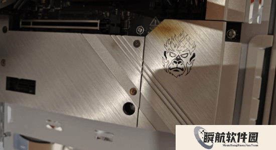 RTX 5090首次点亮瞬间自燃！微星魔龙真喷火了