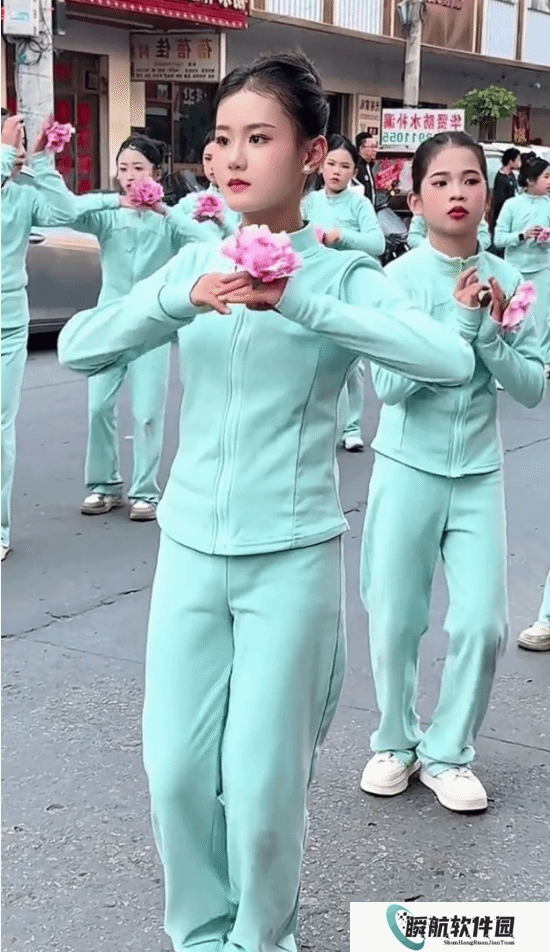 潮汕女孩神似古典美人全网走红 家长：不炒作 孩子以学业为主