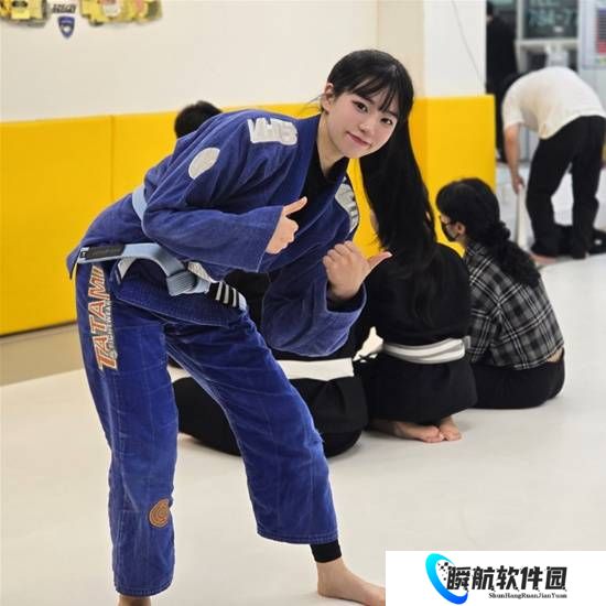 请对我使用你的地板技！玩巴西柔术的韩国正妹李承美