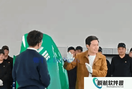 雷军力推！小米汽车拍全家福火了 网友：30万的车 这一刻就值29万