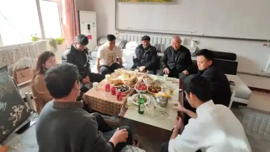 年轻人宁找搭子不串亲戚 人民日报:不应简单定义断亲