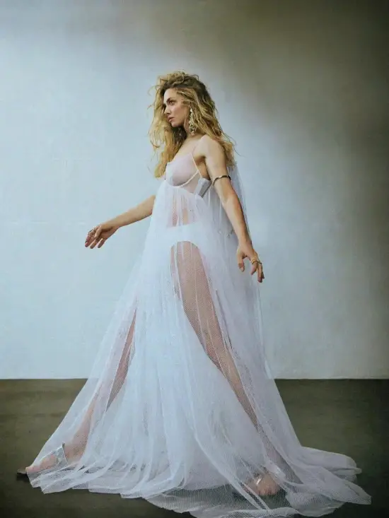 好莱坞一代金发女神 阿曼达·塞弗里德绝美热辣写真