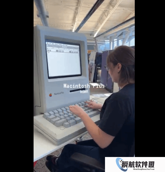 “苹果巨无霸”电脑复刻版本！键盘比女人都大