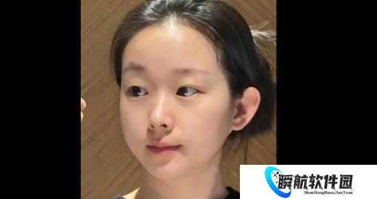 33岁女子长相幼态常被认为是小学生 本人回应：困扰20多年