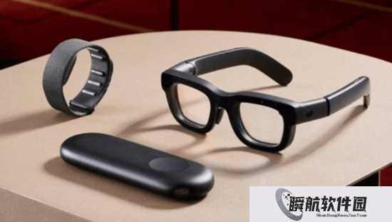 智能眼镜用户成透明人:上厕所 亲热画面等隐私全曝光