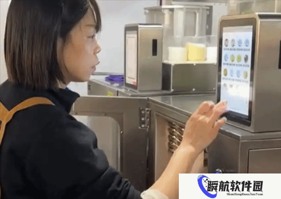 社区食堂引入2台6万元炒菜机器人 油盐配比精准到克