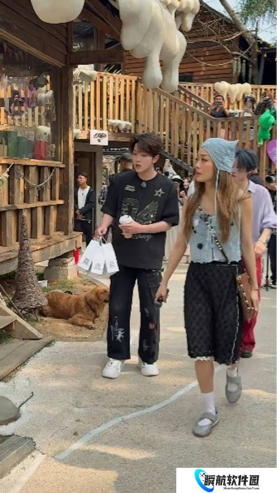 容祖儿现身西双版纳 被赞状态像少女