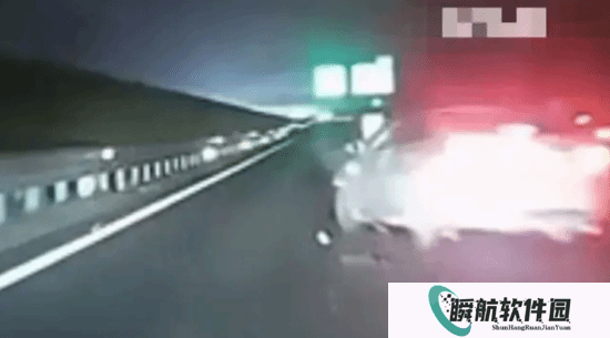 BUFF叠满了：男子醉驾上高速狂睡一百多公里