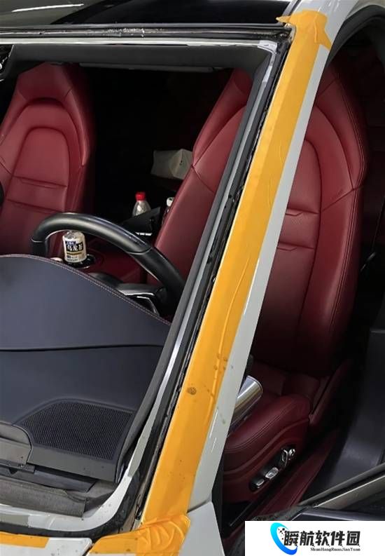 保时捷车主回应车窗被砸取AED救人:人命比玻璃重要