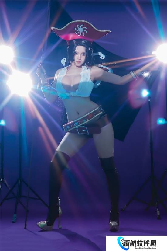 巨大罩杯的coser  近日作品一如既往地慷慨