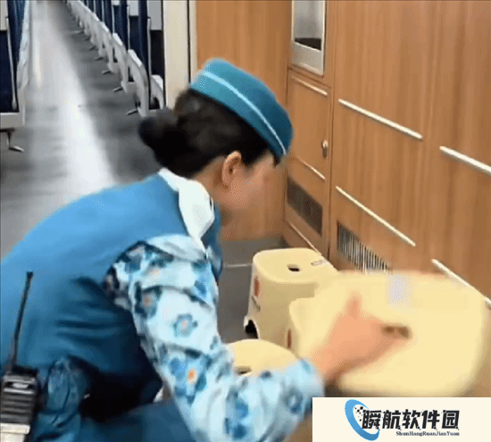 火车为无座旅客提供5000个小板凳：优先给重点旅客