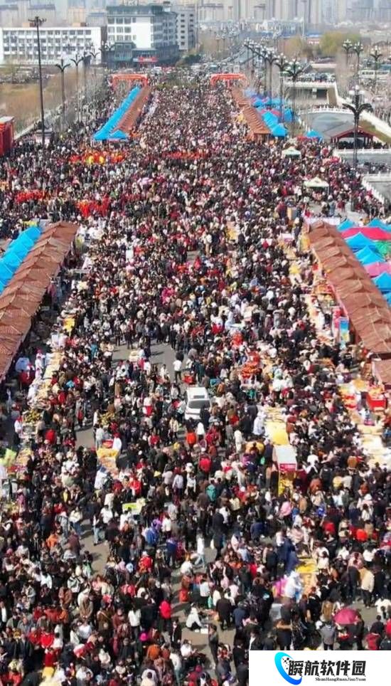 老板27万拿下网红摊位30天使用权 日成本3万卖猪蹄