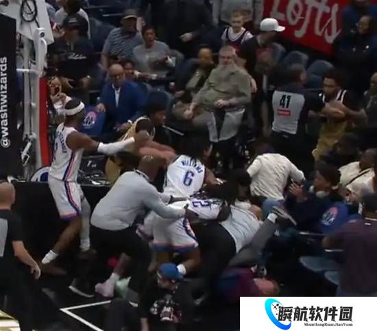 NBA赛场爆发大规模群殴事件 4名球员被驱逐出场