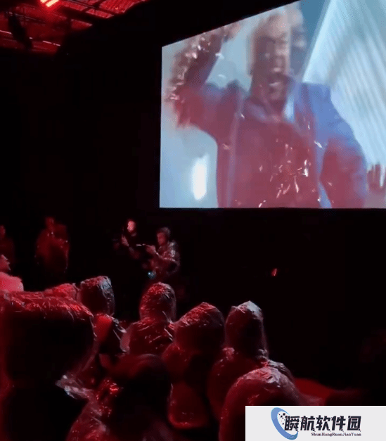 《准备好了没2：我来了》首映玩太大！观众每看一次死亡场面就被喷一身假血