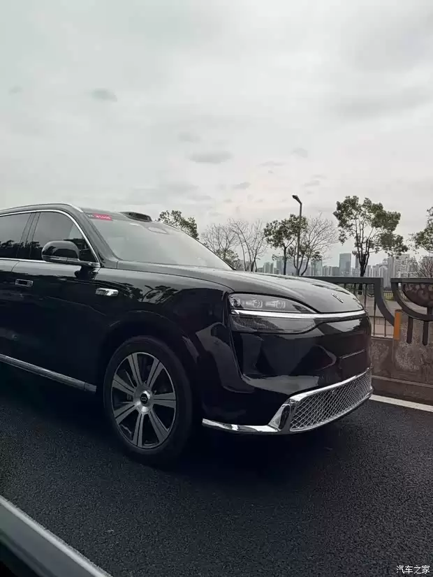 问界M9新款实车曝光：尺寸加长、续航提升，北京车展将发布