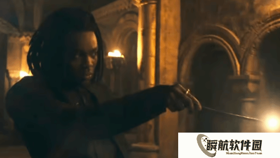 黑人斯内普拍魁地奇摔下扫帚！挂在三米高空 超丢人