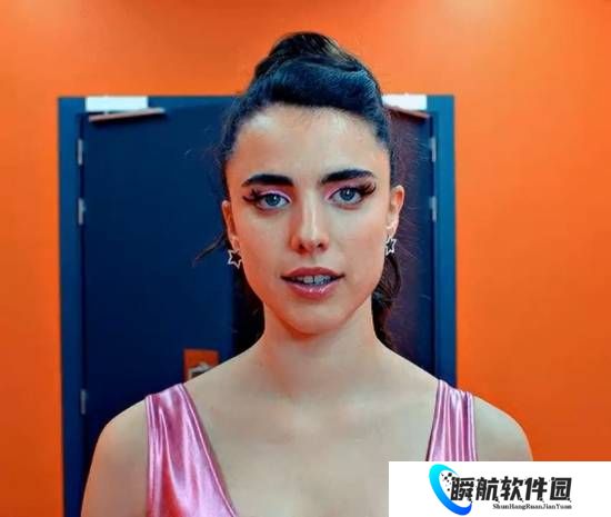 《某种物质》中女主用了硅胶假体 臀部也佩戴护垫