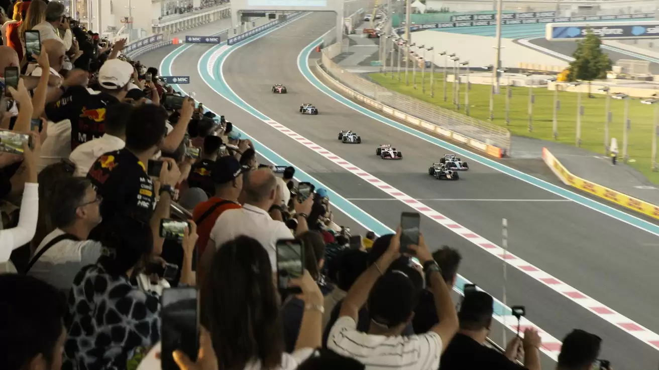苹果承诺调动全生态资源转播 F1 赛事：行业最高码率 4K 信号，iPhone 17 等参与拍摄
