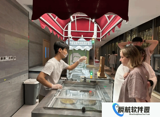 外国人涌入中国24小时洗浴中心 300多无限吃喝1天超值